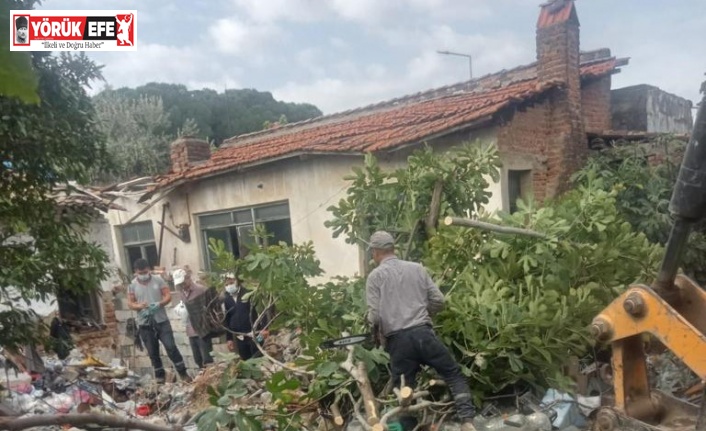 Belediye ekipleri temizleye temizleye bitiremedi