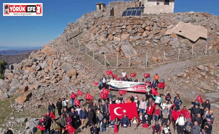 Efeler, cumhuriyet için yürüdü