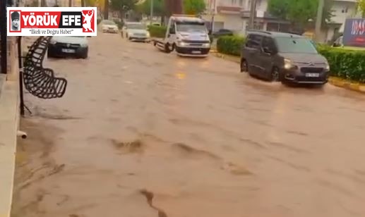 Fırtınaya dayanamayan bir binanın çatısı saniyeler içinde yok oldu