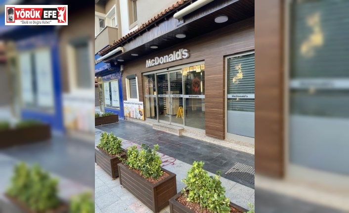 Kuşadası’nda İsrail’i sprey boyalarla protesto ettiler