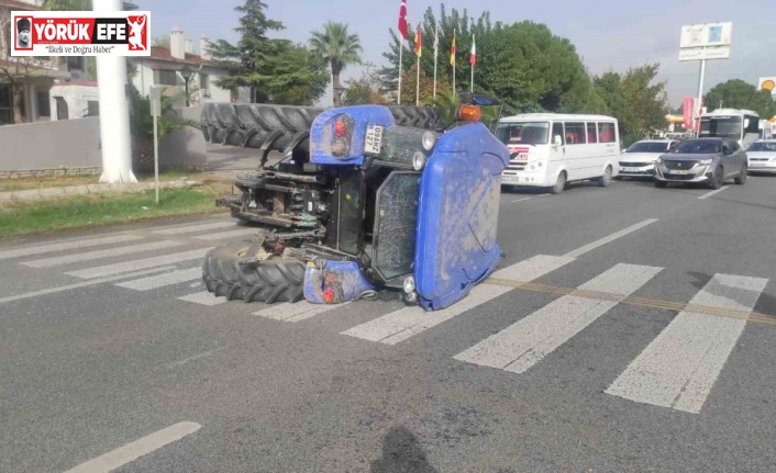 Pamuk yüklü traktör devrildi: 1 yaralı