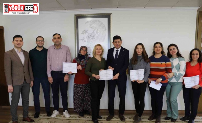 Başkan Özcan İngilizce kursunu tamamlayan personeli tebrik etti