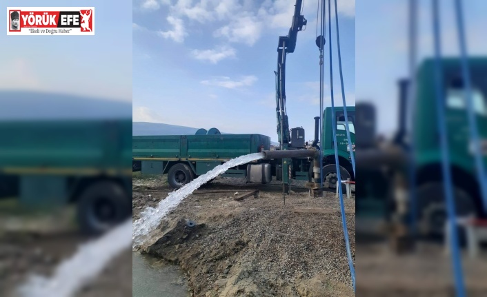 Buharkent’teki 2 kuyudan saatte 104 litre su çıkıyor