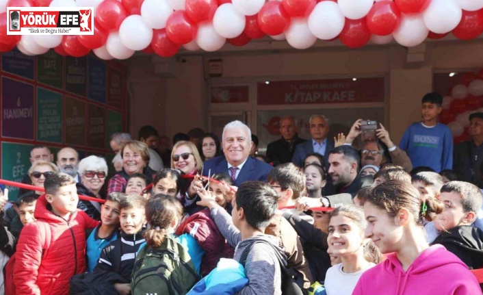 Efeler’de 14’üncü Kitap Kafe düzenlenen tören ile açıldı