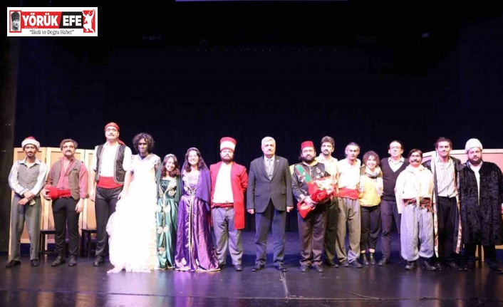 "Hamdi’nin İşleri Orta Oyunu" Efelerli tiyatroseverlerle buluştu