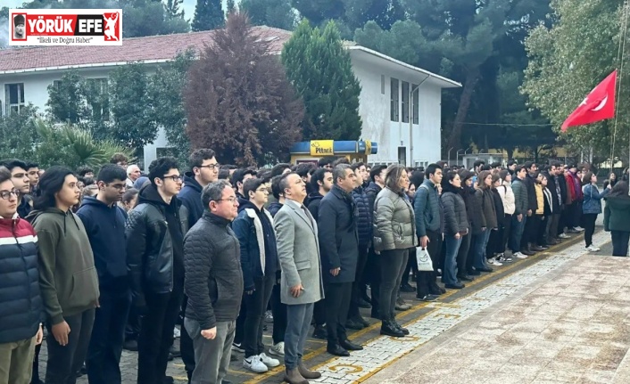 Aydın’da öğretmen ve öğrenciler şehitler için saygı duruşunda bulundu