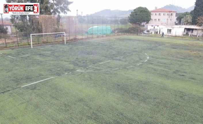 Bıyıklı’da sentetik çim saha sevinci