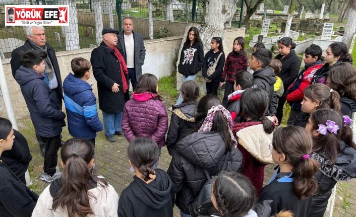 Ortaokul öğrencileri şehitlik ziyaretleri gerçekleştiriyor