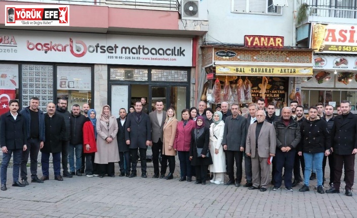 Pehlivan, tarihi çarşıda esnafla buluştu