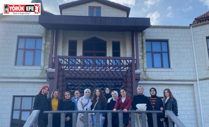 Yurtta kalan öğrenciler Adnan Menderes Müzesi’ni gezerek stres attı