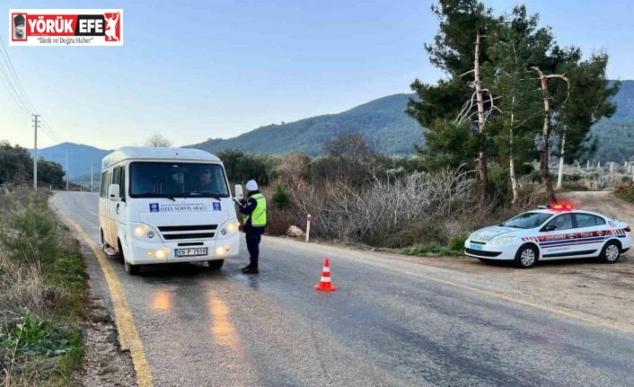 Karacasu’da okul servis araçları denetlenerek, öğrenciler bilgilendirildi