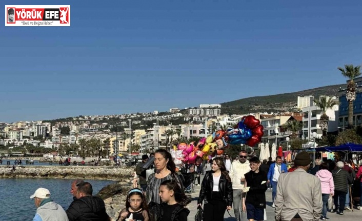 Kuşadası’nda Şubat ayında güneşli hava sahili canlandırdı