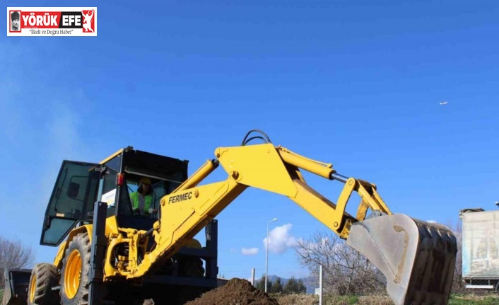 Otomobilden önce kepçe kullanmayı öğrendi