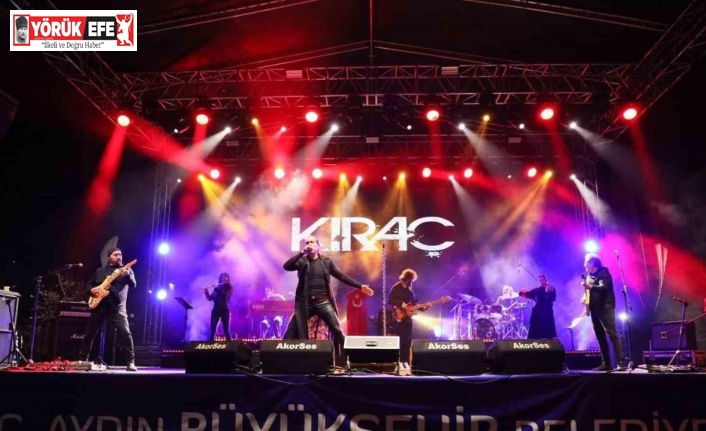 Sevilen sanatçı Kıraç şarkılarını Aydınlılar için seslendirdi