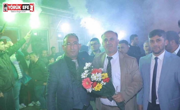 Başkan Kaya, çiçek ve meşalelerle karşılandı