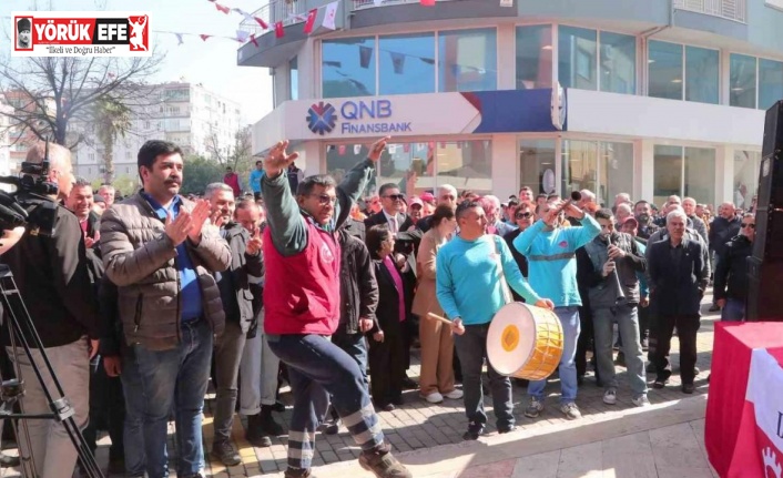 Efeler Belediyesi’nde işçiler maaş artışını davul zurnayla kutladı