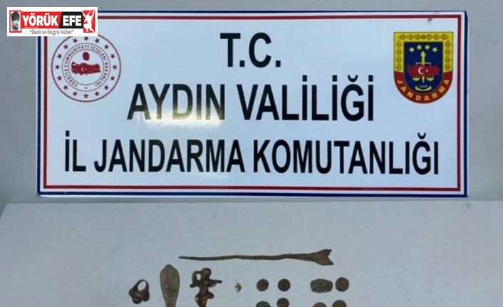 Jandarma ekipler bulunan tarihi eserleri müzeye teslim etti