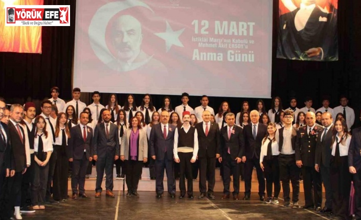 Lise öğrencilerinin ‘Akif’in Dilinden’ gösterisi ayakta alkışlandı