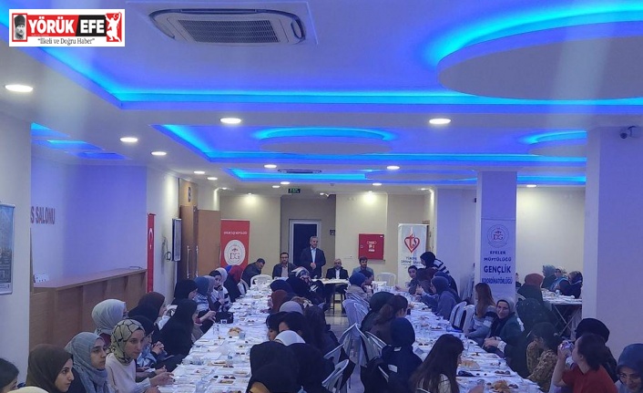 Üniversiteli gençler iftarda buluştu