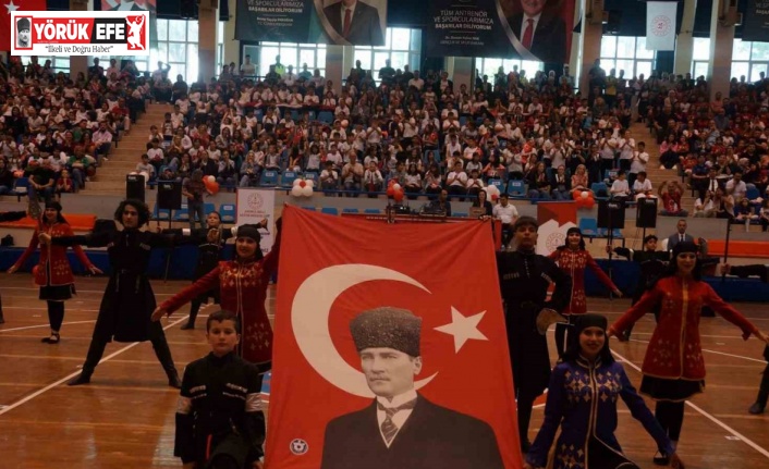 Aydın’da 23 Nisan coşkusu kapalı spor salonunda yaşandı