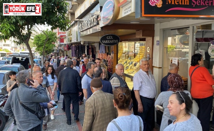 Aydın’da bayram manzarası değişmedi tatlıcılarda kuyruk oluştu