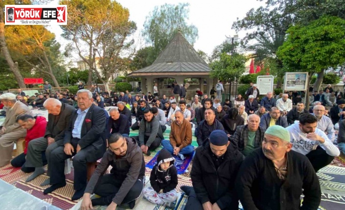 Aydın’da vatandaşlar bayram namazında camileri doldurdu