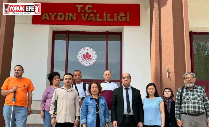 Görme engelliler şehitleri unutmadı