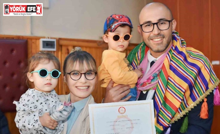 Zencirci, mazbatasını ikiz bebekleri ile birlikte aldı