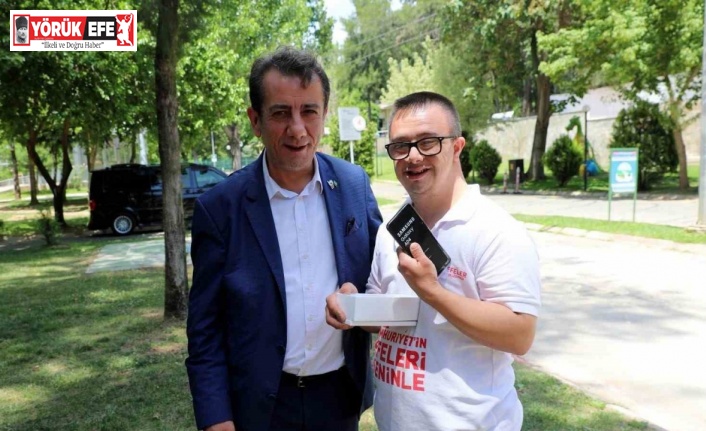 Başkan Yetişkin, Down Sendromlu Ozan’ın kalbine dokundu