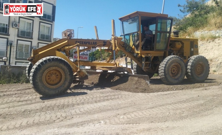 Kuşadası Belediyesi yol yapım çalışmalarına devam ediyor