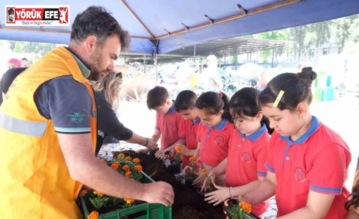 Öğrenciler Büyükşehir Belediyesi’nin fidanlığında ders işledi