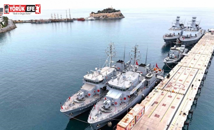 Türk Donanması’nın gururu olan savaş gemileri Kuşadası’nda