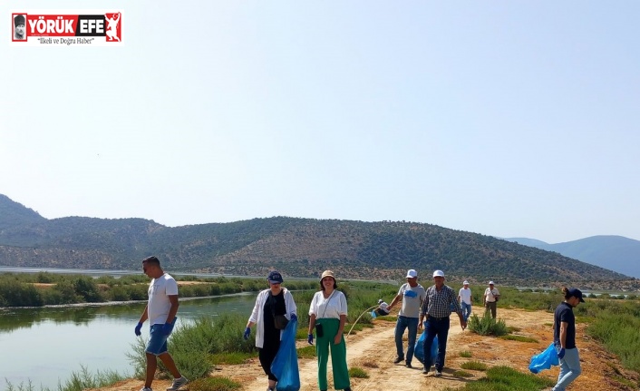 Bafa Gölü’nden bir kamyon çöp çıktı