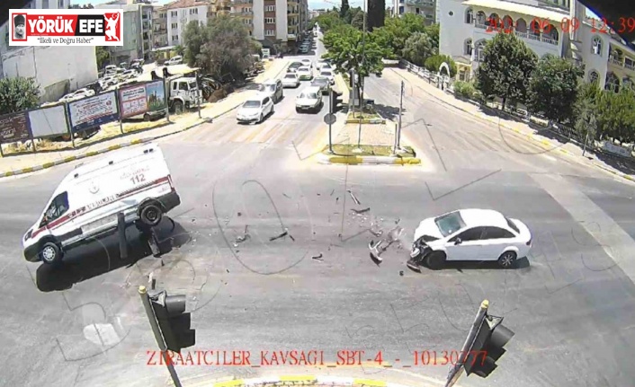 Hasta taşıyan ambulansın devrildiği kazanın kamera görüntüleri ortaya çıktı