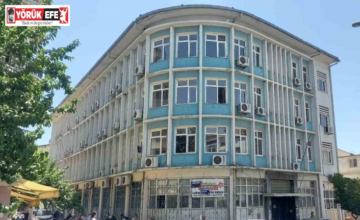 SGK’nın eski binasına alıcı çıkmadı, pankartlar indirildi