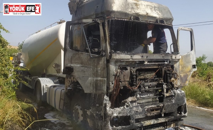 Silo tankerindeki yangın, aracı demir yığınına çevirdi