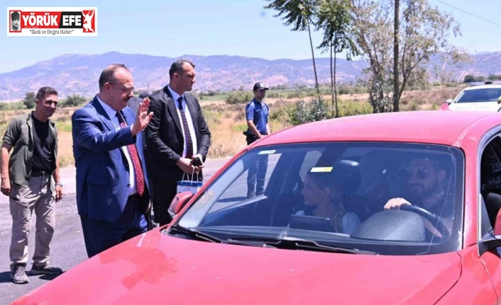 Vali Canbolat uygulama noktasında sürücülerle bayramlaştı
