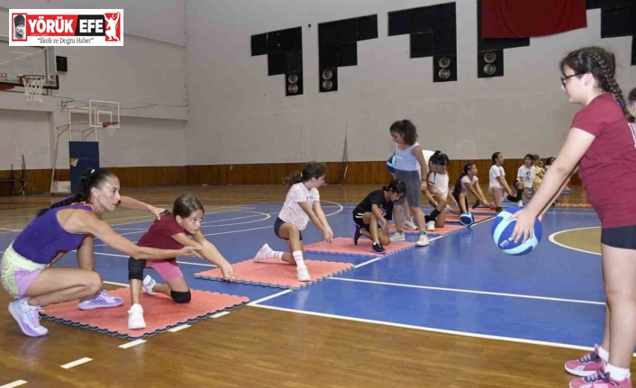 Kuşadası’nda çocuklar yaz spor okuluyla tatili keyifli geçiriyor