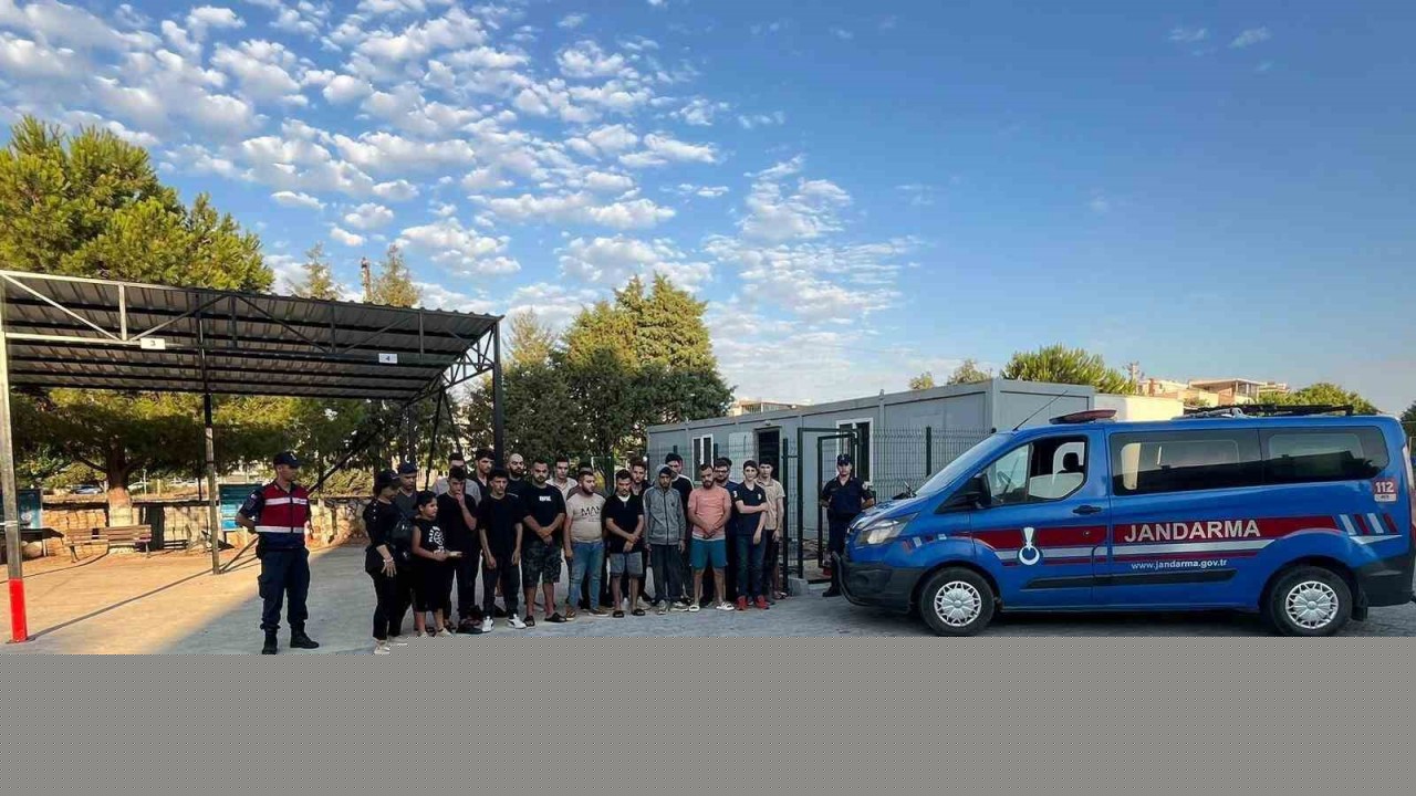 Didim’de 25 düzensiz göçmen ve 1 göçmen kaçakçısı şüphelisi yakalandı