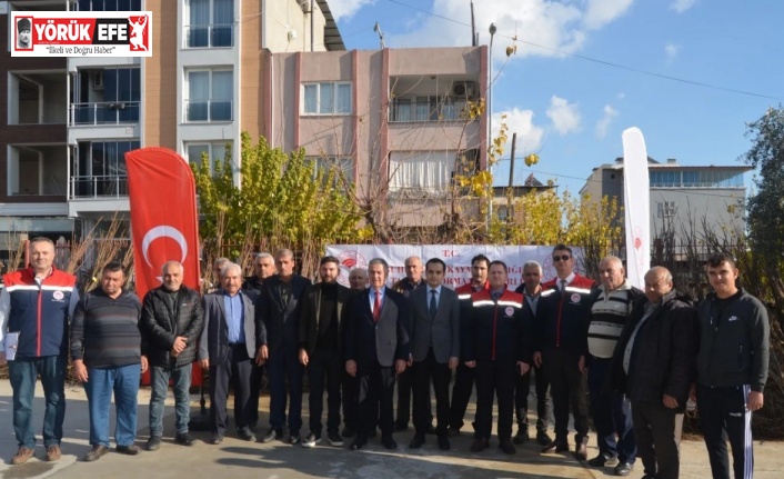 Buharkent’te üreticilere bin 300 kestane fidanı dağıtıldı