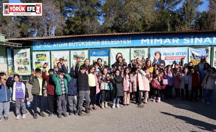 Başkan Çerçioğlu Aydınlı öğrencilere doğa sevgisini öğretiyor