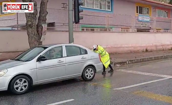 Aydın’da arızalanan araca polis yardımı