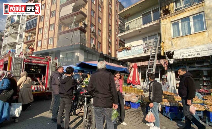 Aydın’da ev yangını: Yangında mahsur kalan 3 kişi esnafın yardımıyla kurtarıldı