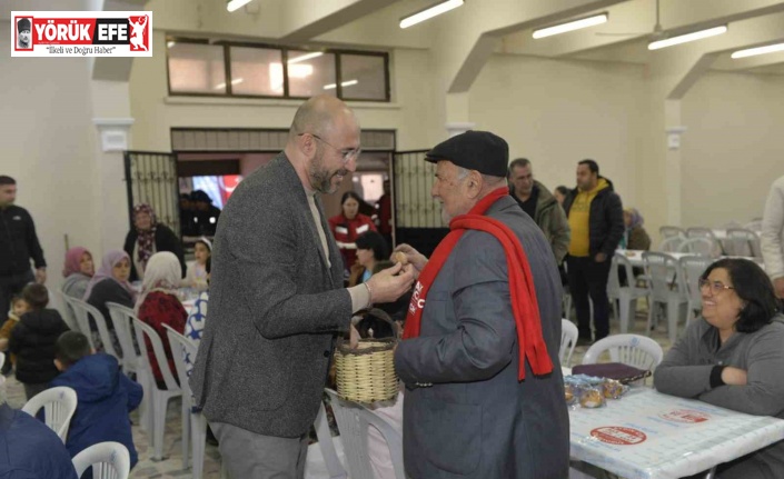 Başkan Zencirci iftarda vatandaşlara incir ikramında bulundu