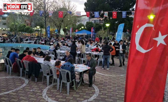 Büyükşehirin Nazilli’deki son iftar sofrası da doldu taştı