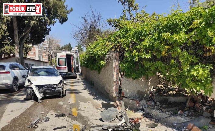 Direksiyon hakimiyetini kaybeden sürücü bahçe duvarına çarptı