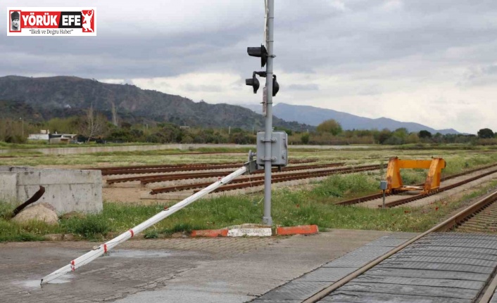 Hemzemin geçitteki arızalı bariyer tehlike saçıyor