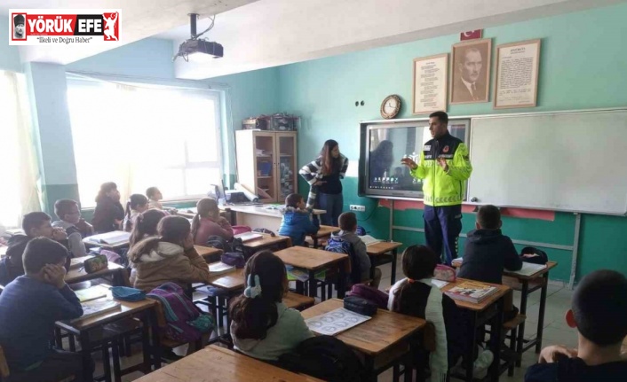 Jandarma ekipleri Bozdoğanlı öğrencileri bilgilendirdi