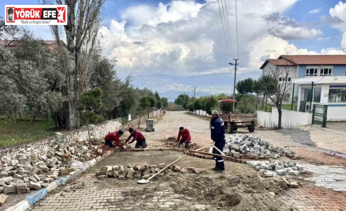 Karacasu’da yol ve kaldırım çalışmaları hız kesmeden devam ediyor