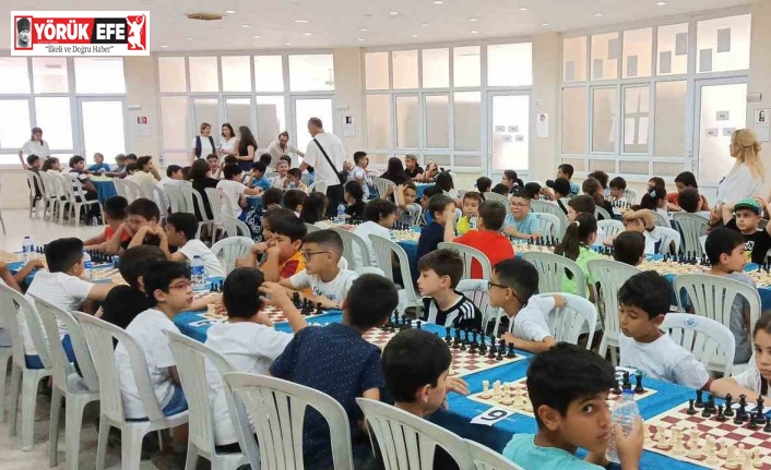 Büyükşehirin satranç turnuvasında öğrenciler hamlelerini yarıştırdı